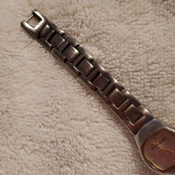 Nine West Analog Watch Silver & Two-Tone Interchangeable Flip Metal Band 9W/1273 - Picture 5 of 9